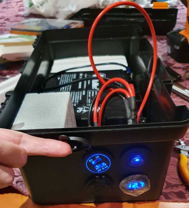 Easy to Make Battery Pack for Kayak