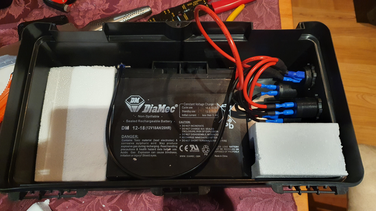 Dune 4WD Powered Battery Box with USB and 12 V Socket